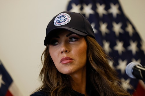 DisavowTrump20's tweet image. Kristi Noem waited 72 HOURS to dispatch FEMA teams after the flooding in Texas began.
RETWEET to demand that @KristiNoem resign!