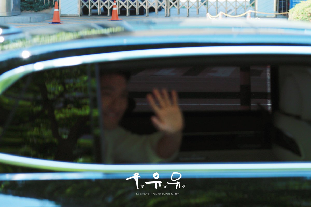 250710 엠카 사녹 퇴근

🐰🐯🐴

#SUPERJUNIOR #SuperJunior25 
#EUNHYUK #은혁 
#DONGHAE #동해 
#SIWON #시원 
#SUPERJUNIOR_ExpressMode