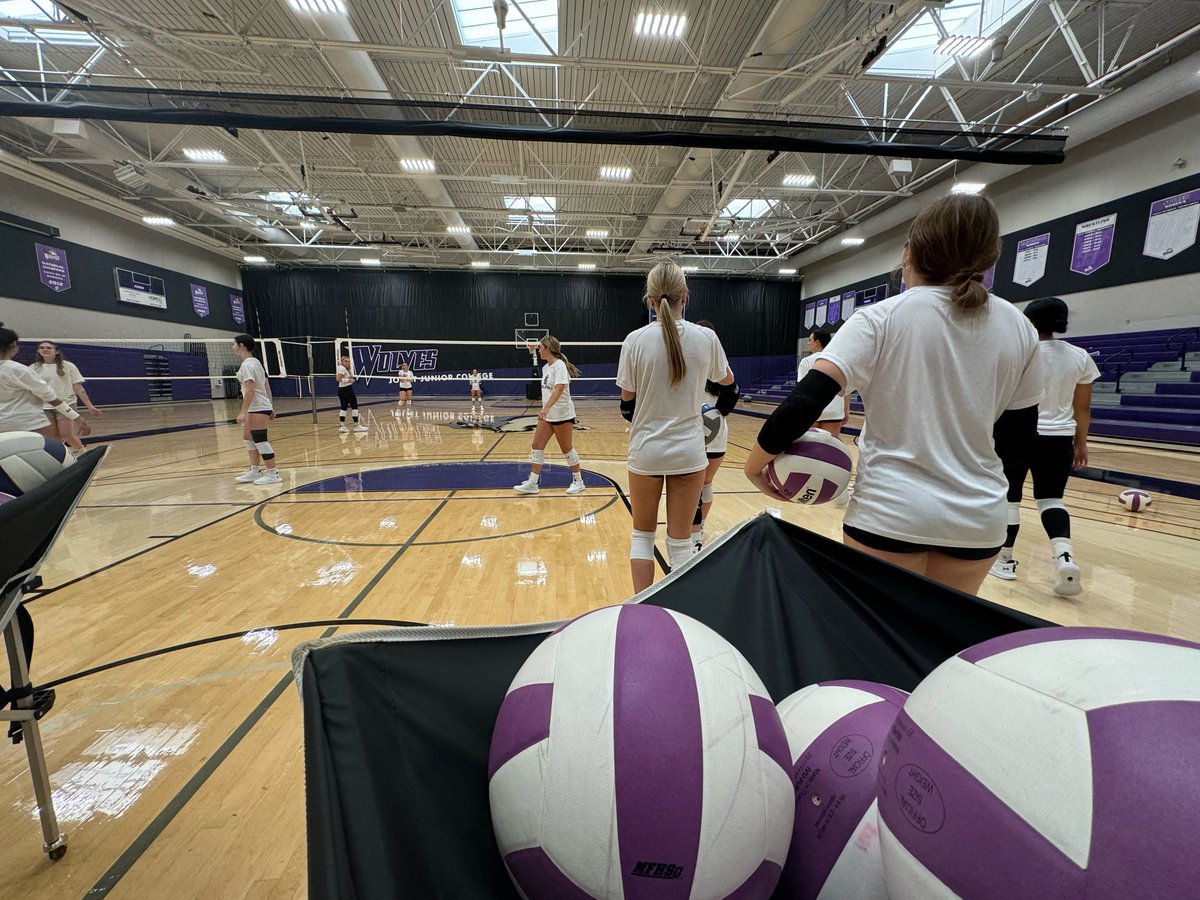 JJC Athletics has head coach openings for women's volleyball and men's/women's bowling. Join the Wolves!

More info here: jjc.wd1.myworkdayjobs.com/JJCHR?workerSu…