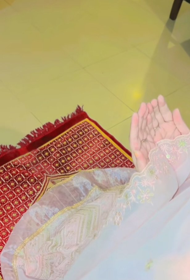 🌸  ﺍسَّـــﻼَﻡ ﻋَﻠَﻴـْـﻜُﻢ ﻭَﺭَﺣْﻤَــــﺔُ ﺍﻟﻠَّﻪ 🌸
🍁صبــــــح_بخــــــیر🍁
اللّٰہ تعالیٰ آپ کے دن کو اپنے نور سے بھر دےآپ کے دل کو سکون عطا فرمائے رزق میں برکت دے صحت میں بہتری عطا فرمائے اور ہر قدم پر کامیابی عطا فرمائے۔ 
آمین یا رب العالمین🤲🏻
#ملک_پرموشن
