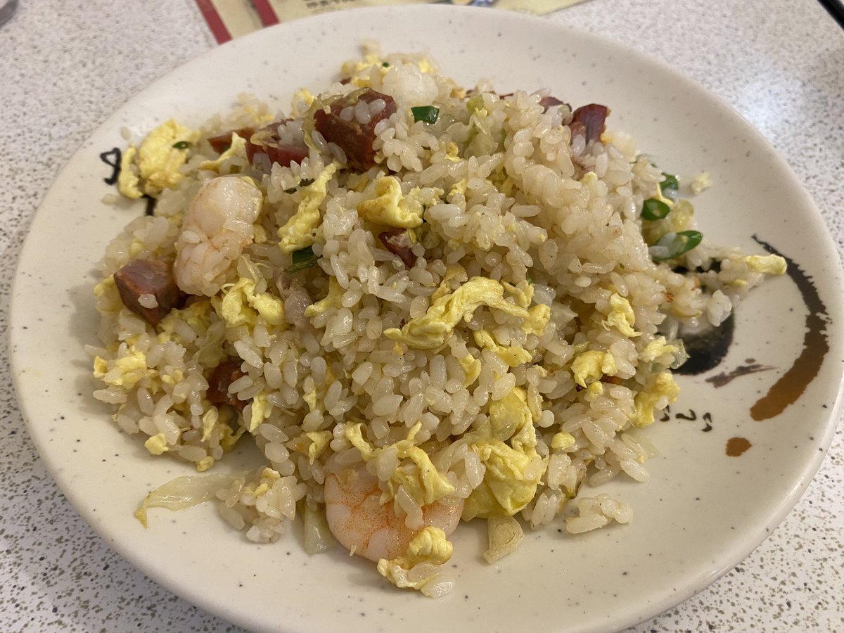 ある日の台北。近所の広東系の店で広州炒飯を食べてみる！基本エビの入った五目炒飯？！日本には広東麺はあるが広州炒飯はないような？？