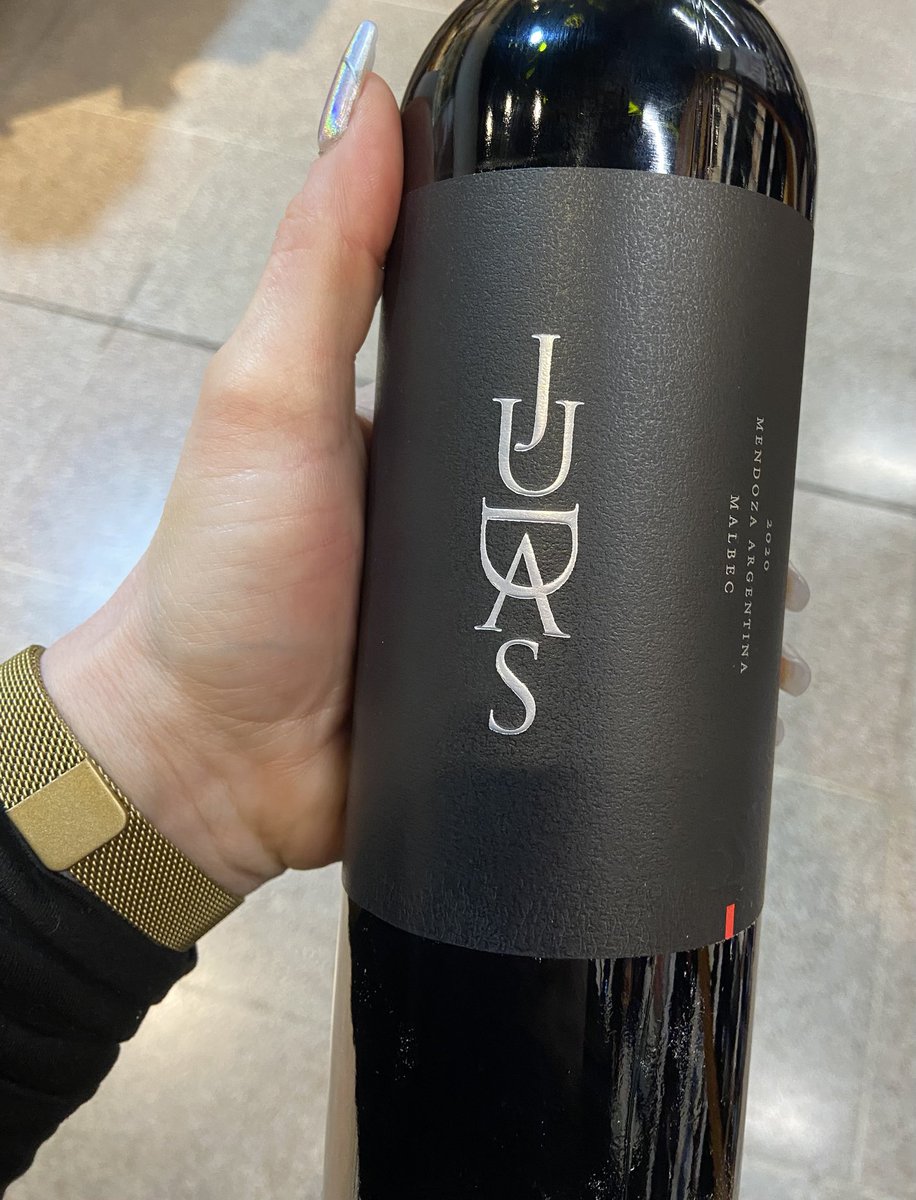 Que rico clima . Se antoja estar entre sus brazos .

Cocinamos con un vinito ?
Cocinamos con un vinito .