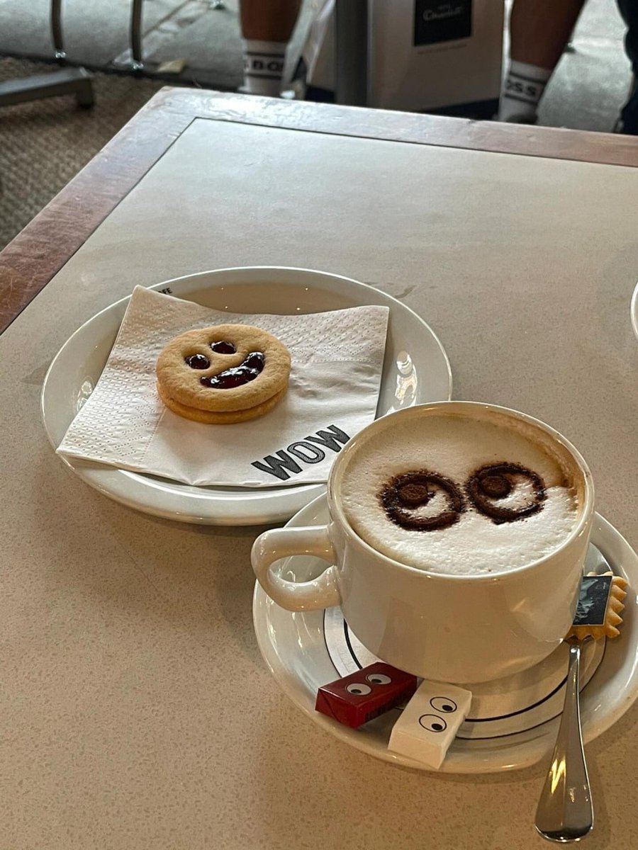 Enjoying a delicious meal at Anya Cafe with a cookie-steaming cup of coffee by my side!☕