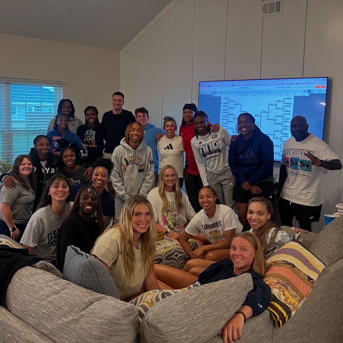 Great people. Great memories
Team 52 💙🦅

#HailSouthern