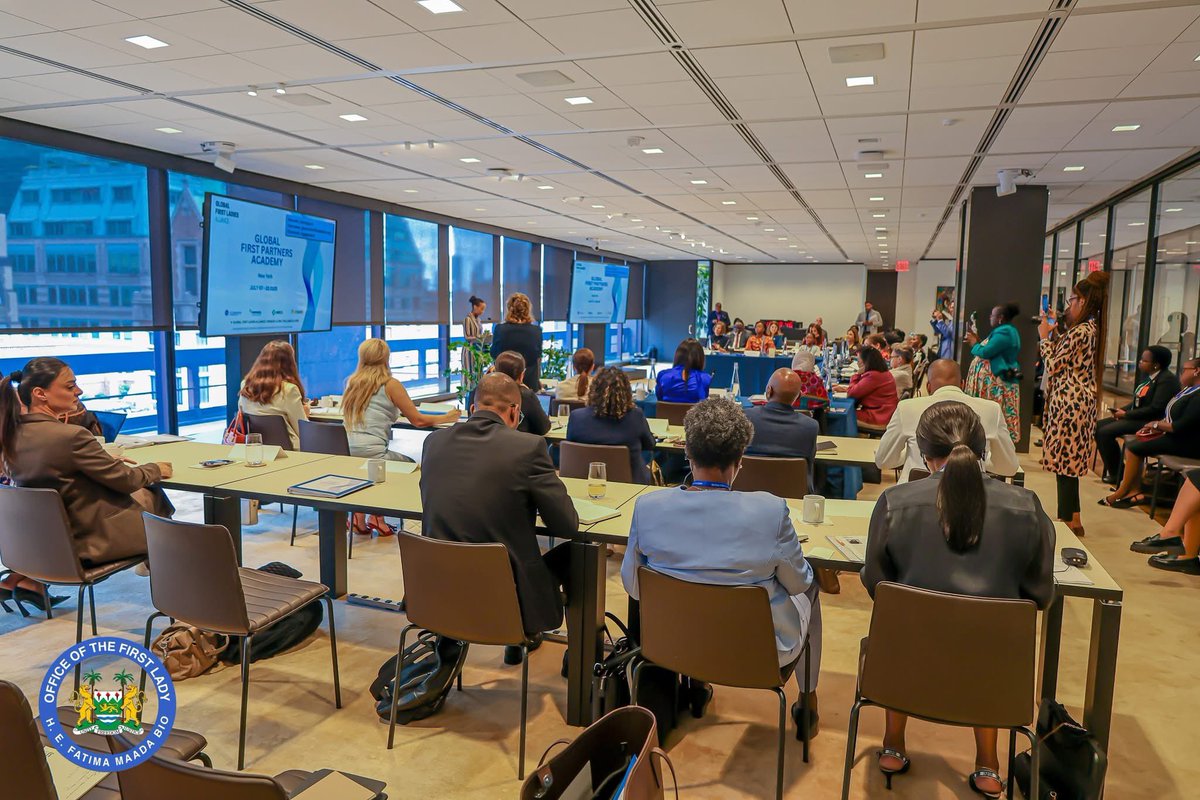 OAFLAD's tweet image. 🌍 Day 2 | #GlobalFirstLadyAcademy @gflaorg
Theme: Preparing the Youth for the Future
From tackling polarization to exploring AI in women’s health and food security, First Ladies focused on empowering the next generation with the tools to lead a resilient future.
📢During her…