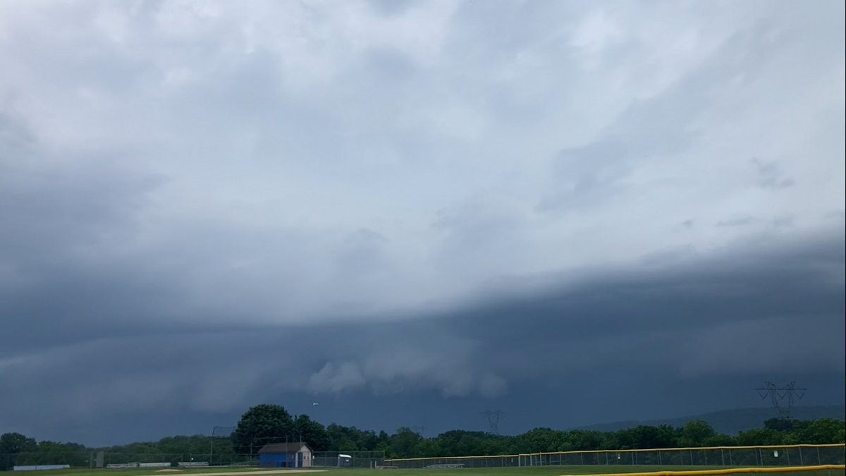 <a href="/stormchaserray/">Ray Leichner⚡️⛈🌪</a> <a href="/EasternChaser/">Ed Sweeney</a> No drone needed East of Harrisburg PA along I-81