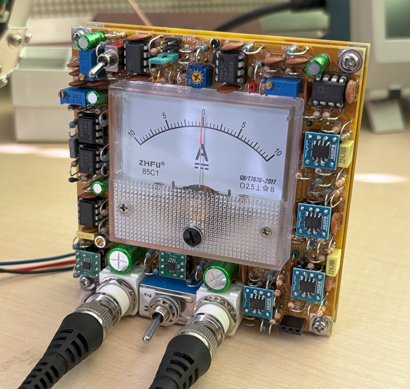 本日発売のトラ技8月号の連載記事でいよいよ位相差測定器の作り方を解説します。読者プレゼントとして基板を4名様に頒布します。専門性の高い用途ではありますが、90°移相回路の製作や調整に役に立ちますので是非ご応募ください。リサージュ図形では難しい1°以下の位相差を測定できます。