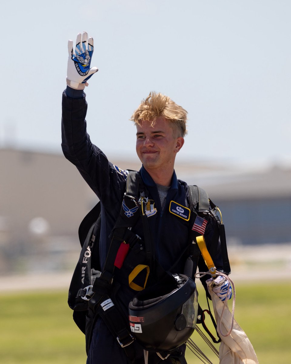 Team_Tinker's tweet photo. The tandem jump highlights the incredible training, teamwork and dedication of these @af_academy Cadets. 🇺🇸✈️🪂 

#USAF #WingsOfBlue #Teamwork #Training #FreeFalling #SkyDiving #TandemSkydive #TandemJump #WarfighterWednesday @HQ_AFMC @usairforce https://t.co/698tDkPZL8