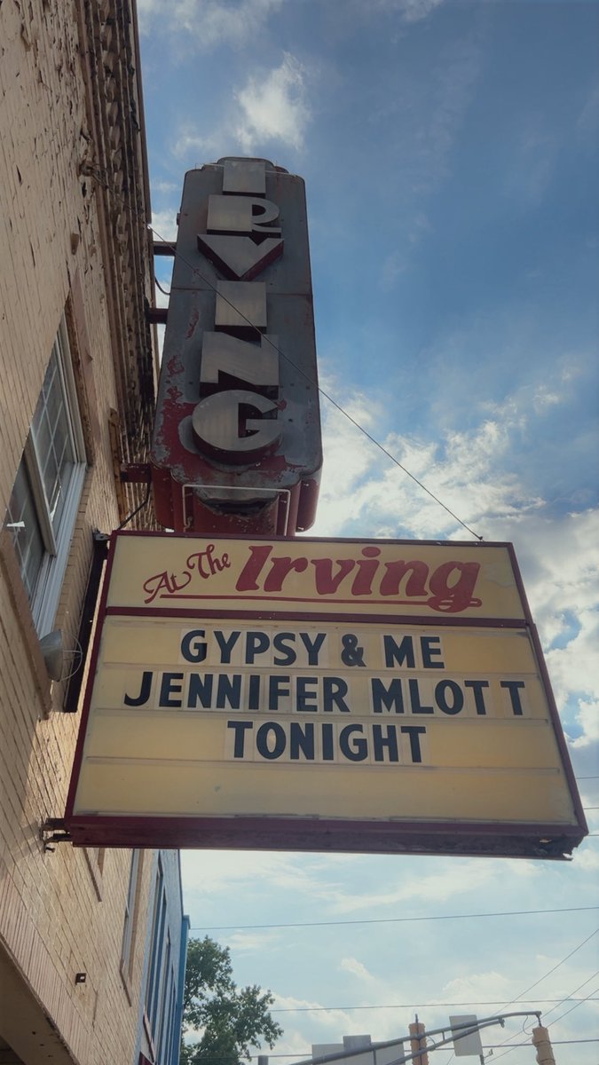 JenniferMlott's tweet image. I had such a wonderful time opening up for Gypsy&Me last night! Here’s a picture of us before the show! So much fun with such great people! #jennifermlottmusic