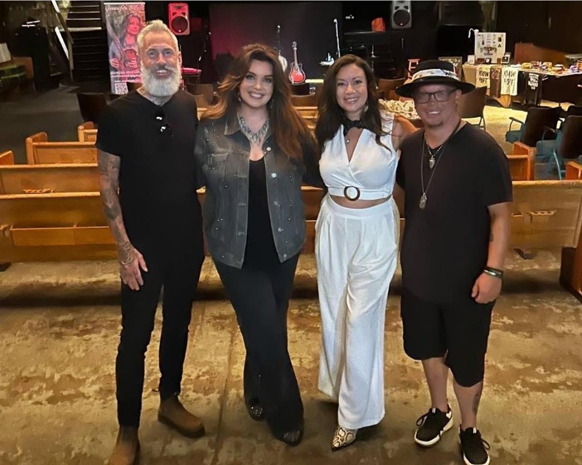 JenniferMlott's tweet image. I had such a wonderful time opening up for Gypsy&Me last night! Here’s a picture of us before the show! So much fun with such great people! #jennifermlottmusic