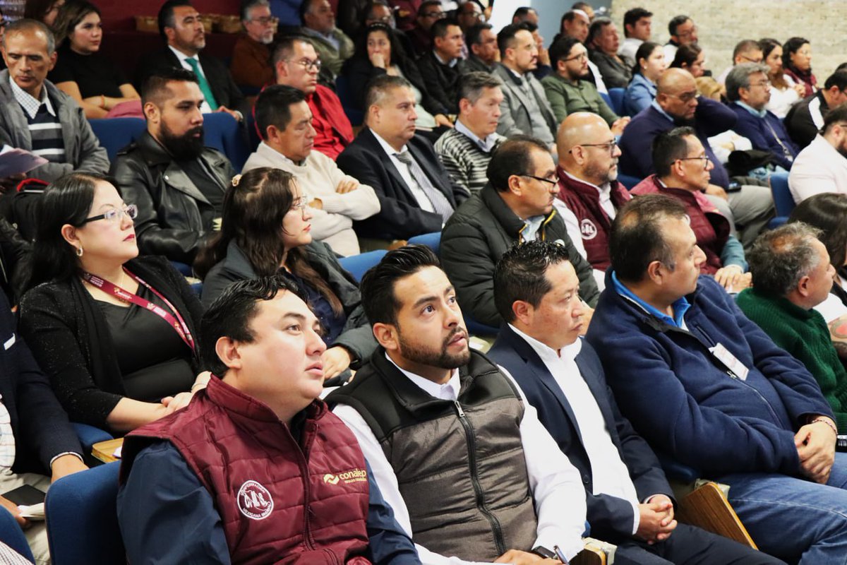 Conalep_Edomex's tweet photo. 👩‍🏫👨‍🏫 ⚡Docentes de Mecatrónica, IA, Ciencias de Datos, Electromecánica y Fuentes Alternas del CONALEP asistieron a la conferencia: “Situación actual y Perspectivas de los Recursos Energéticos en el Edoméx”, impartida por el Ing. Gabriel Pérez 🔋⚙️💡

#ApasionadamenteCONALEP https://t.co/9eGPYzQPvw