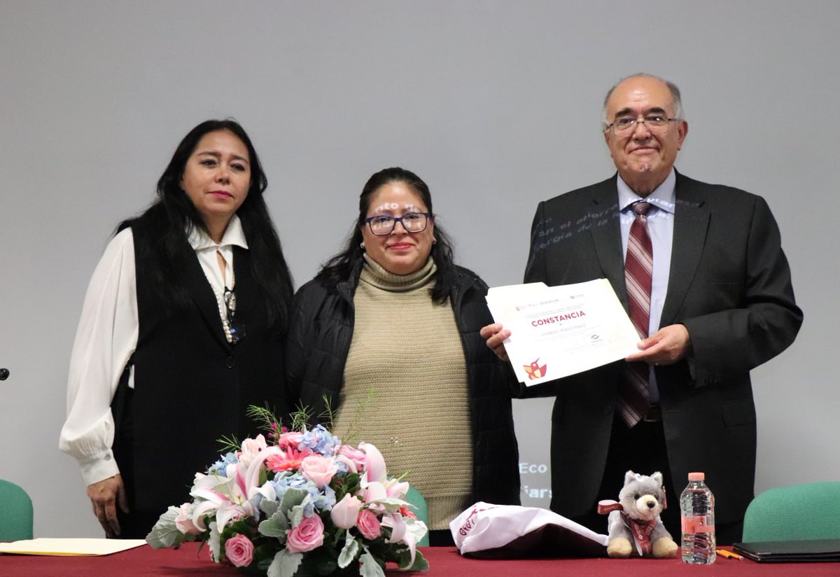 Conalep_Edomex's tweet photo. 👩‍🏫👨‍🏫 ⚡Docentes de Mecatrónica, IA, Ciencias de Datos, Electromecánica y Fuentes Alternas del CONALEP asistieron a la conferencia: “Situación actual y Perspectivas de los Recursos Energéticos en el Edoméx”, impartida por el Ing. Gabriel Pérez 🔋⚙️💡

#ApasionadamenteCONALEP https://t.co/9eGPYzQPvw