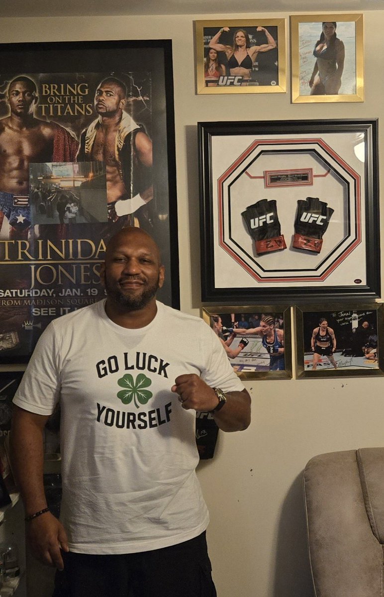 It's fight week. I'm ready to watch my favorite <a href="/LaurenMurphyMMA/">Lauren Murphy</a> step into that Octagon one last time  July 12th to complete a truly amazing career.  New drip by <a href="/millionsdotco/">MILLIONS.co</a> Gloves worn by Lauren in UFC # 263. Let's get it!🔥🔥💪🏾💪🏾👊🏾👊🏾 #UFCNashville