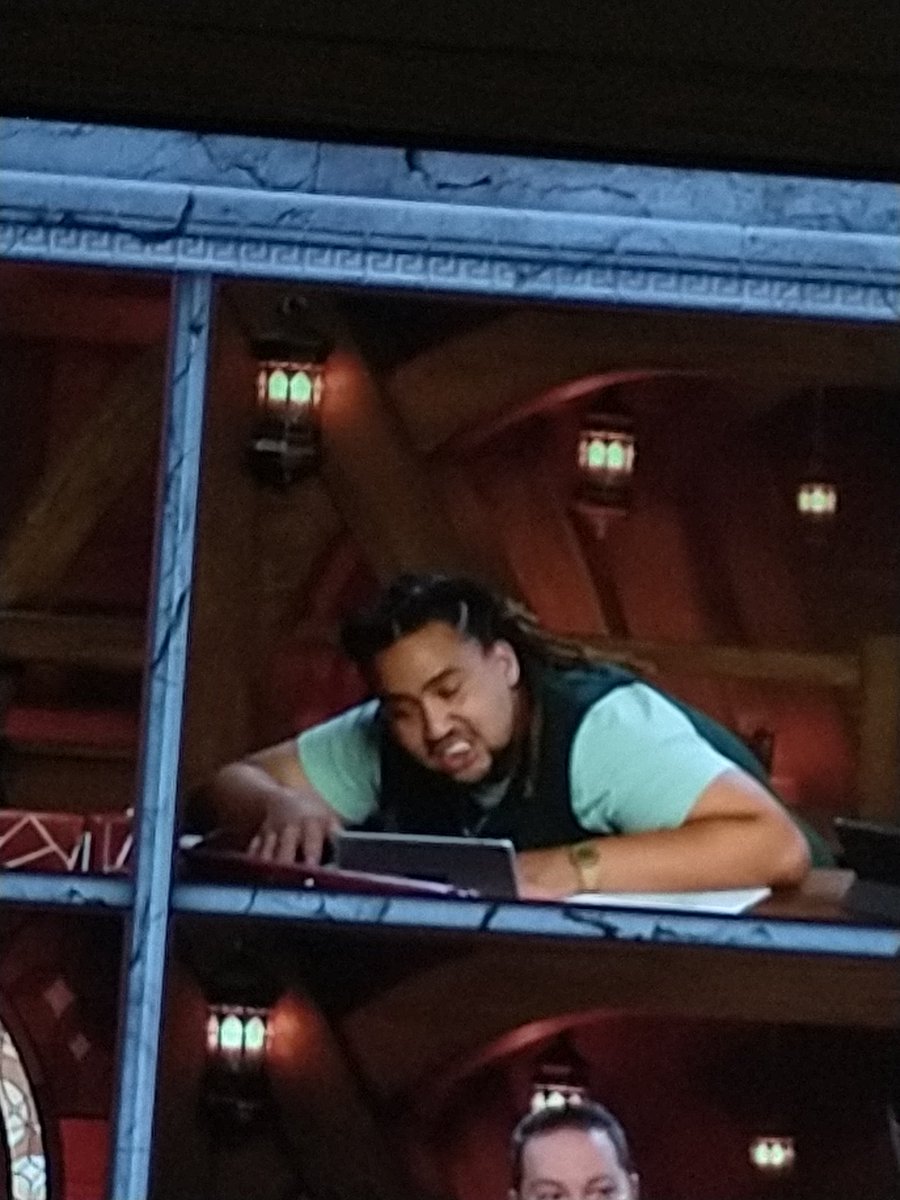 Imogens_version's tweet image. Lou is being oppressed by the game