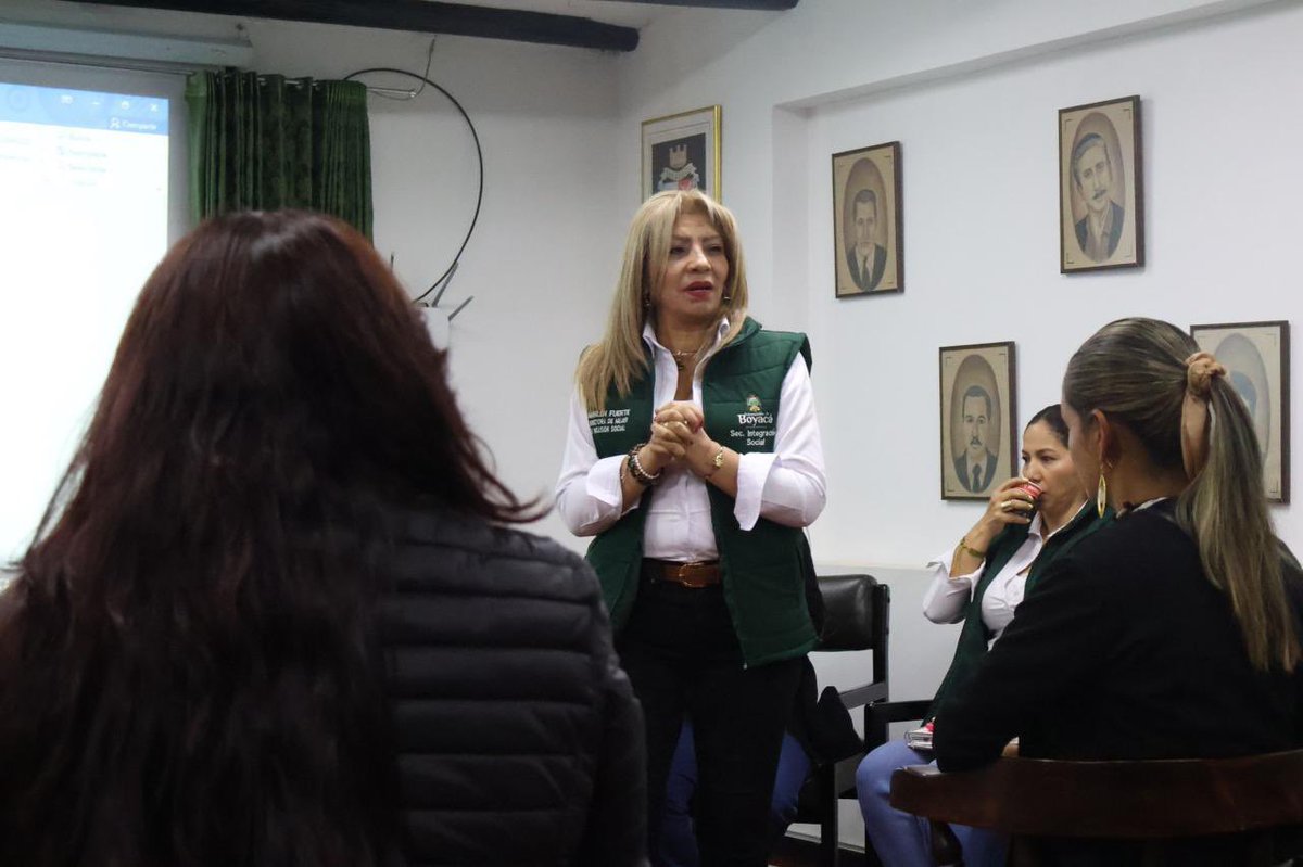 Hoy en Tibasosa acompañamos la elección de la Mesa Directiva del Consejo Consultivo de Mujeres, espacio que fortalece su liderazgo e incidencia en políticas públicas con enfoque de género.

🙋🏻‍♀️Una apuesta por la equidad y la inclusión en los procesos de desarrollo territorial💜.