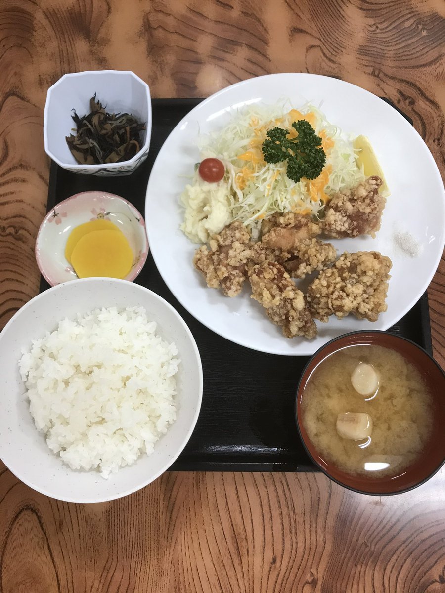 本日のサービス品は、唐揚げ定食(750円)です！
 #ランチ  #日替わり定食  #八戸  #八食センター  #勢登鮨  #唐揚げ