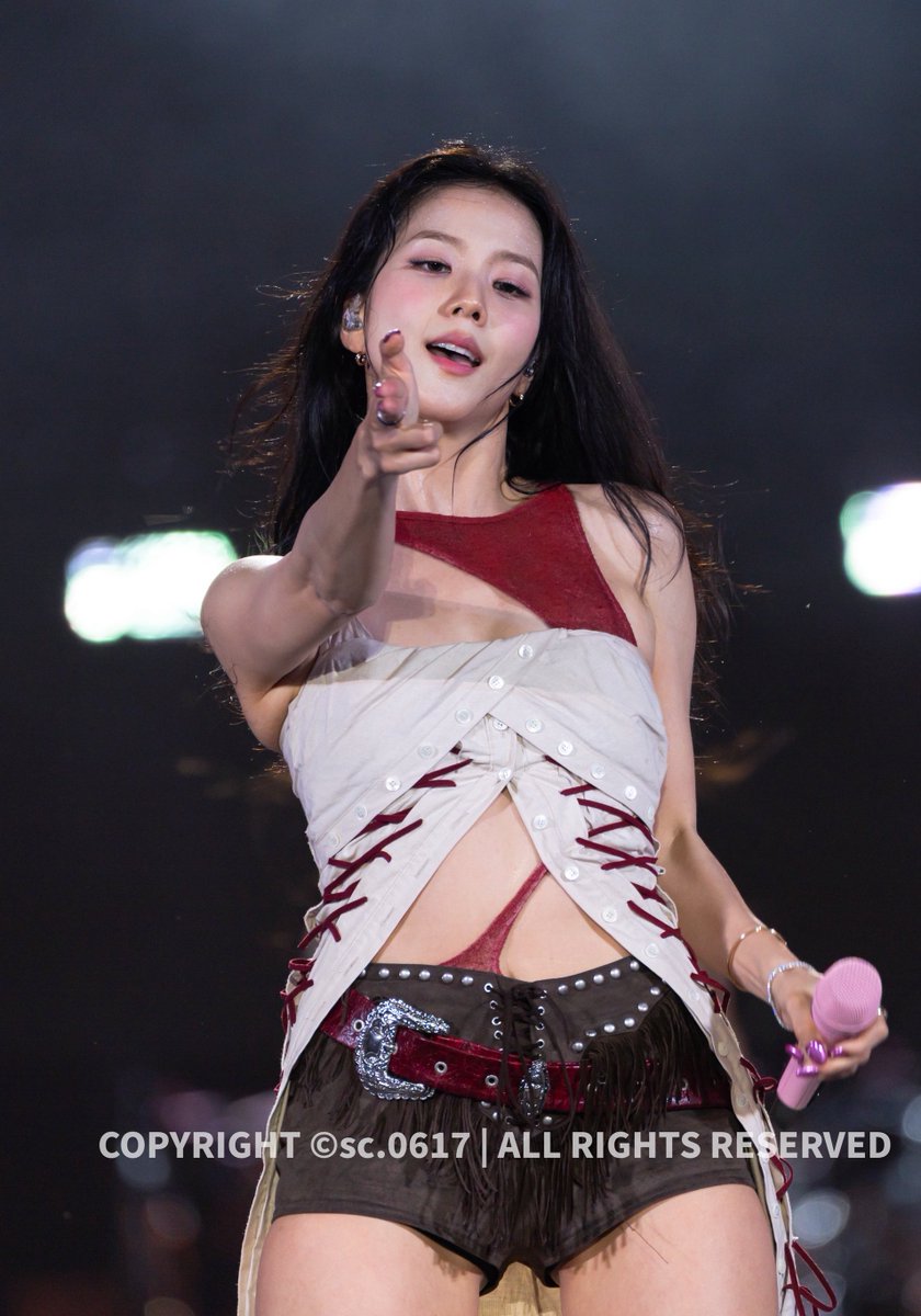 jisoogaIIery's tweet image. load this jisoo in 4k