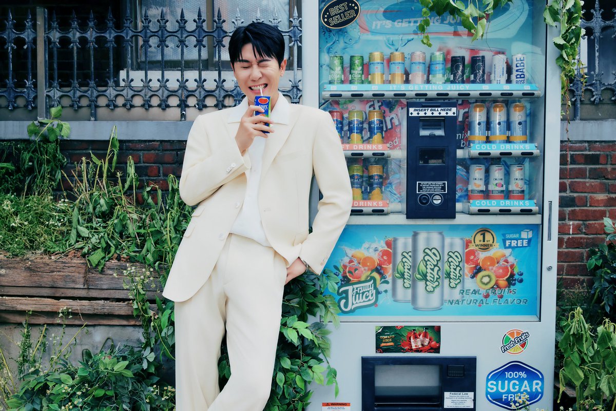 가수 영탁,
새 싱글 ‘주시고’로 청량 한가득 비주얼! 첫 콘셉트 포토 기대 부응!
시원함 마구 주시고! 역대급 에너지로 컴백 시동!
무더위 날리는 청량 무드로 여름 감성!
영탁표 쾌청 보이스로 올 여름 피서 예약!

[사진제공: 어비스컴퍼니]

#영탁 #YOUNGTAK