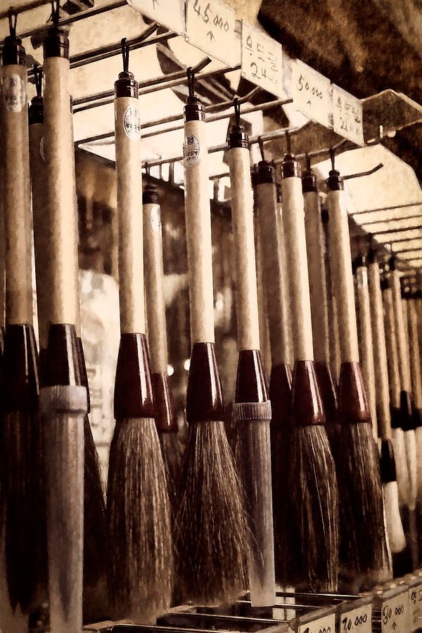 joancarroll's tweet image. Calligraphy Brushes Seoul Monochrome! buff.ly/3hzGgT4 #brush #brushes #calligraphy #Seoul #SouthKorea #Korean #artistic @joancarroll
