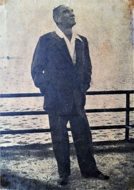 Atamızın çok nadir bir fotoğrafı...

Reisicumhur Atatürk, Florya Deniz Köşkü balkonunda. (1936)