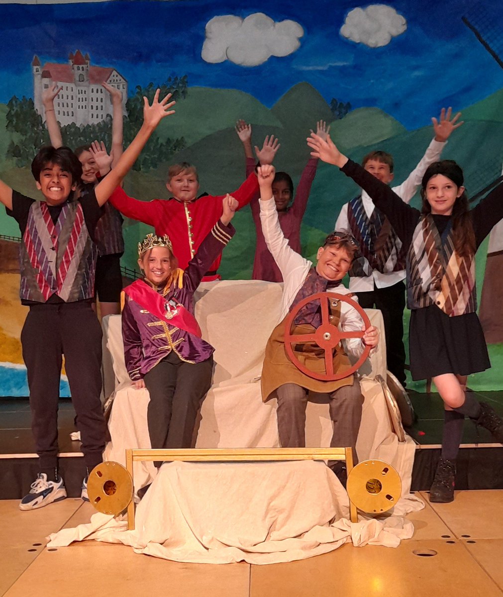 SevenoaksPri's tweet image. Class 6A were amazing in their performance of Chitty Chitty Bang Bang Jrn this week! What a real treat for everyone watching 🍬 Congratulations 6A! 🎪 #SPSValues #meolbamboo #proud #teamwork