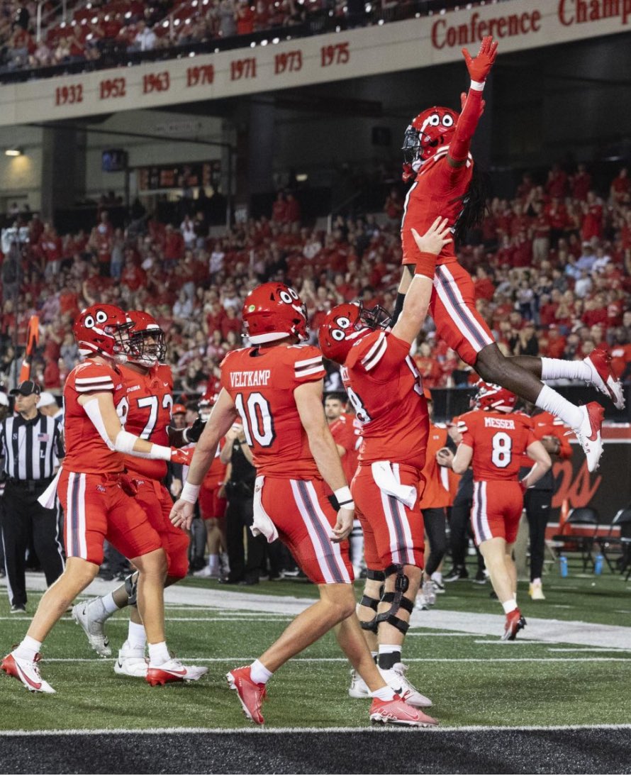 After having a great conversation with Truly blessed to receive an offer from WKU <a href="/_CoachJames/">Coach James</a> 

<a href="/coachdixon54/">Maurice Dixon</a> <a href="/CoachMac38/">McCrary</a> <a href="/CoachSheldonFYF/">P from The Swamp</a> <a href="/koachamey/">𝙳𝙴𝙻𝙾𝙽𝚃𝙰𝙴 𝙰𝙼𝙴𝚈</a>