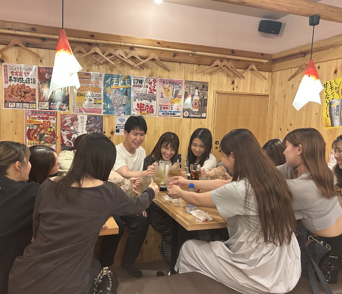 おはようございます！
名古屋の天気はくもり☁️

昨夜はスタッフ懇親会を開催しました～☺️
普段はゆっくり話せない他部署のメンバーとも話すことができてよい時間となりました!!
スタッフ一丸となり今日からまた頑張れそうです👍✨
（もち🐈‍⬛）

#企業公式相互フォロー
#企業公式が地元の天気を言い合う