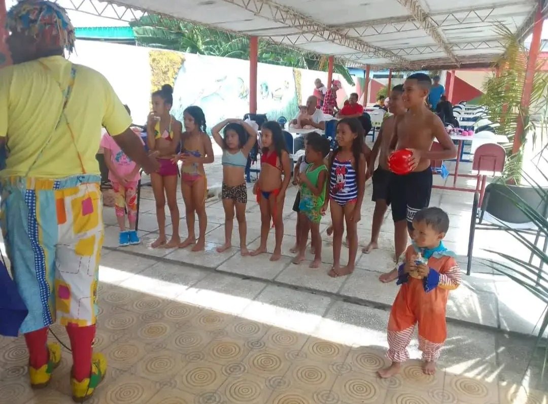 VaqueritoFiel's tweet photo. Las Fuerzas Armadas Revolucionarias presta gran importancia a la recreación. Múltiples son las actividades que se desarrollan para el disfrute de miembros de la institución junto a sus familias👨‍👩‍👧‍👦.
#FARCuba #SiempreJoven https://t.co/IUWODVaSRQ