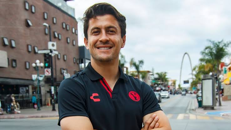 LuisE189's tweet photo. Fernando Madrigal anuncia su retiro.
El mediocampista jugó últimos torneos con Xolos, estuvo fuera un tiempo tras una operación de rodilla en septiembre pasado
Parte importante dentro del vestidor para que Tijuana volviera a Liguilla, incluso se le vio como “auxiliar” de Osorio https://t.co/dpgIGrzop4