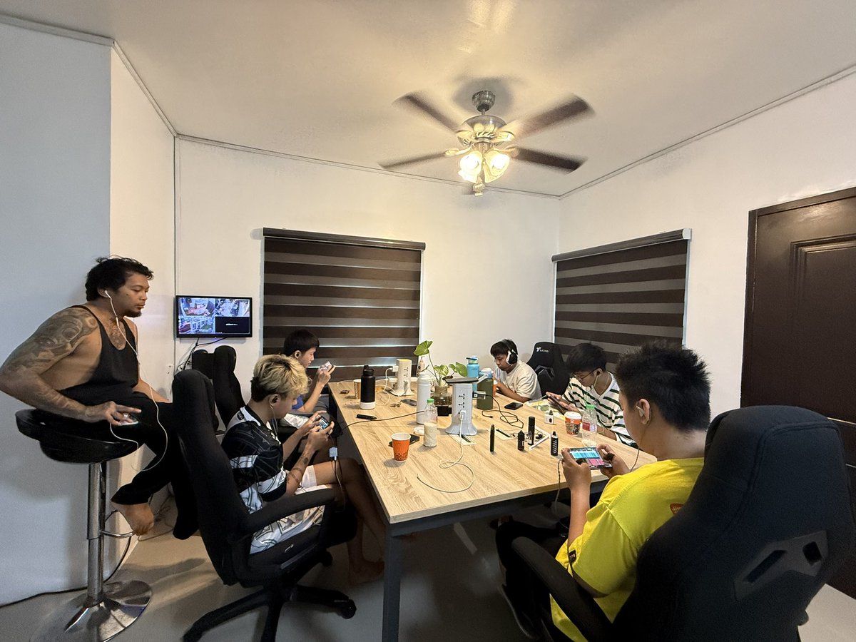 KDM_Pabi's tweet photo. Early morning grind for Valorant mobile tourney. 🫡 https://t.co/lWxyiJxVoW