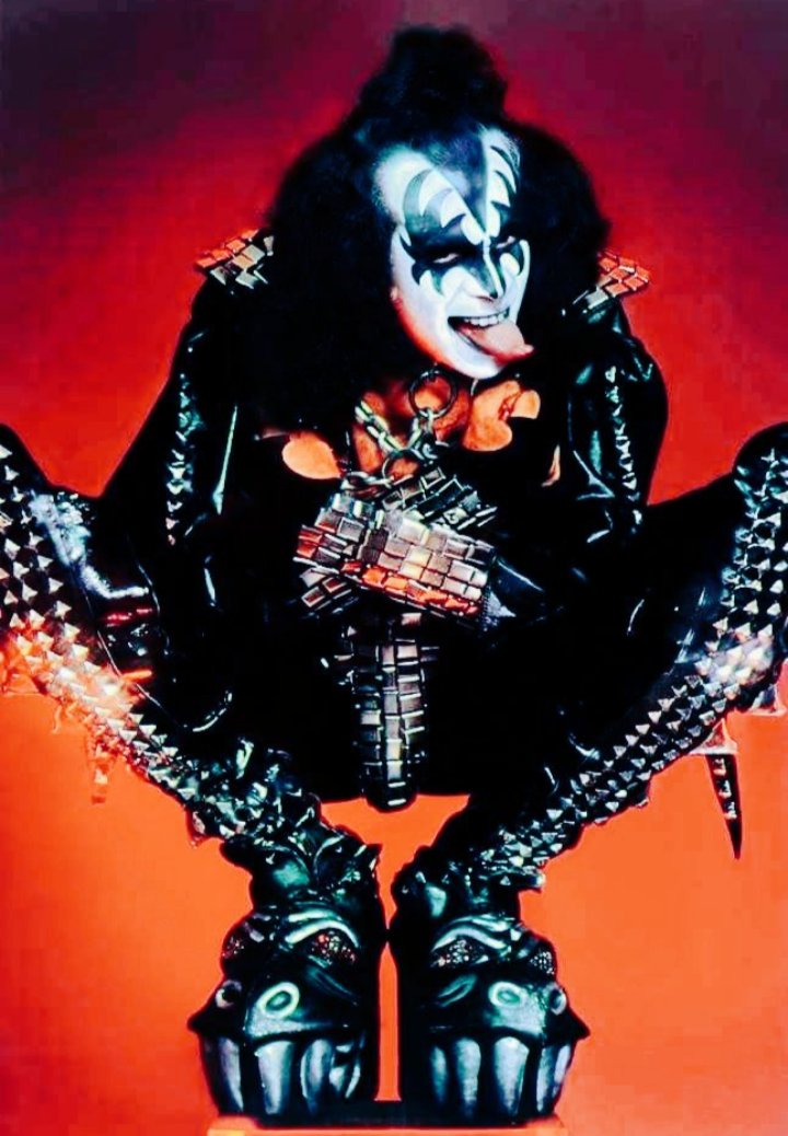 I've just begun since you've gone, to understand I'm the only one~ 🎶👅🩸