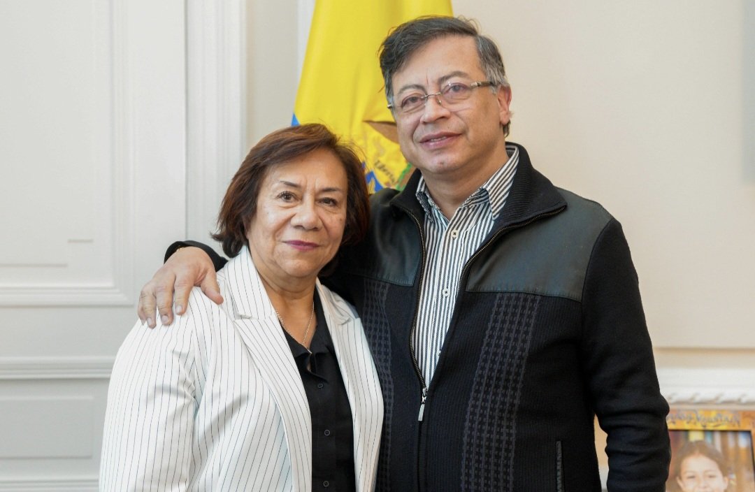Maicol Cajamarca (@maicajamarca_) on Twitter photo Creo que por fin Colombia tendrá una Canciller que no permitirá que Colombia se arrodille ante nada ni nadie.
A <a href="/ryvillavicencio/">Yolanda Villavicencio Mapy</a>, mujer de izquierda, la mejor de las suertes en esta responsabilidad que le ha dado el Presidente <a href="/petrogustavo/">Gustavo Petro</a>. ✊🏻🇨🇴 Creo que por fin Colombia tendrá una Canciller que no permitirá que Colombia se arrodille ante nada ni nadie.
A <a href="/ryvillavicencio/">Yolanda Villavicencio Mapy</a>, mujer de izquierda, la mejor de las suertes en esta responsabilidad que le ha dado el Presidente <a href="/petrogustavo/">Gustavo Petro</a>. ✊🏻🇨🇴