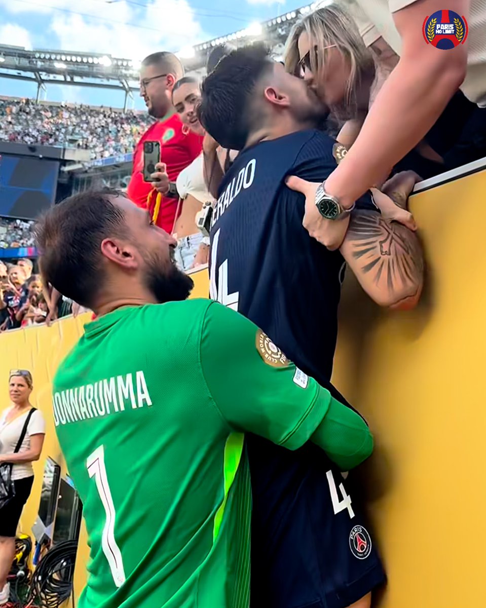 Xparisnolimit's tweet photo. ❤️💙🫂 Le collectif avant bout ! Merci Gigio pour la passe D ! 😄🇮🇹 https://t.co/JERCWEhBf8
