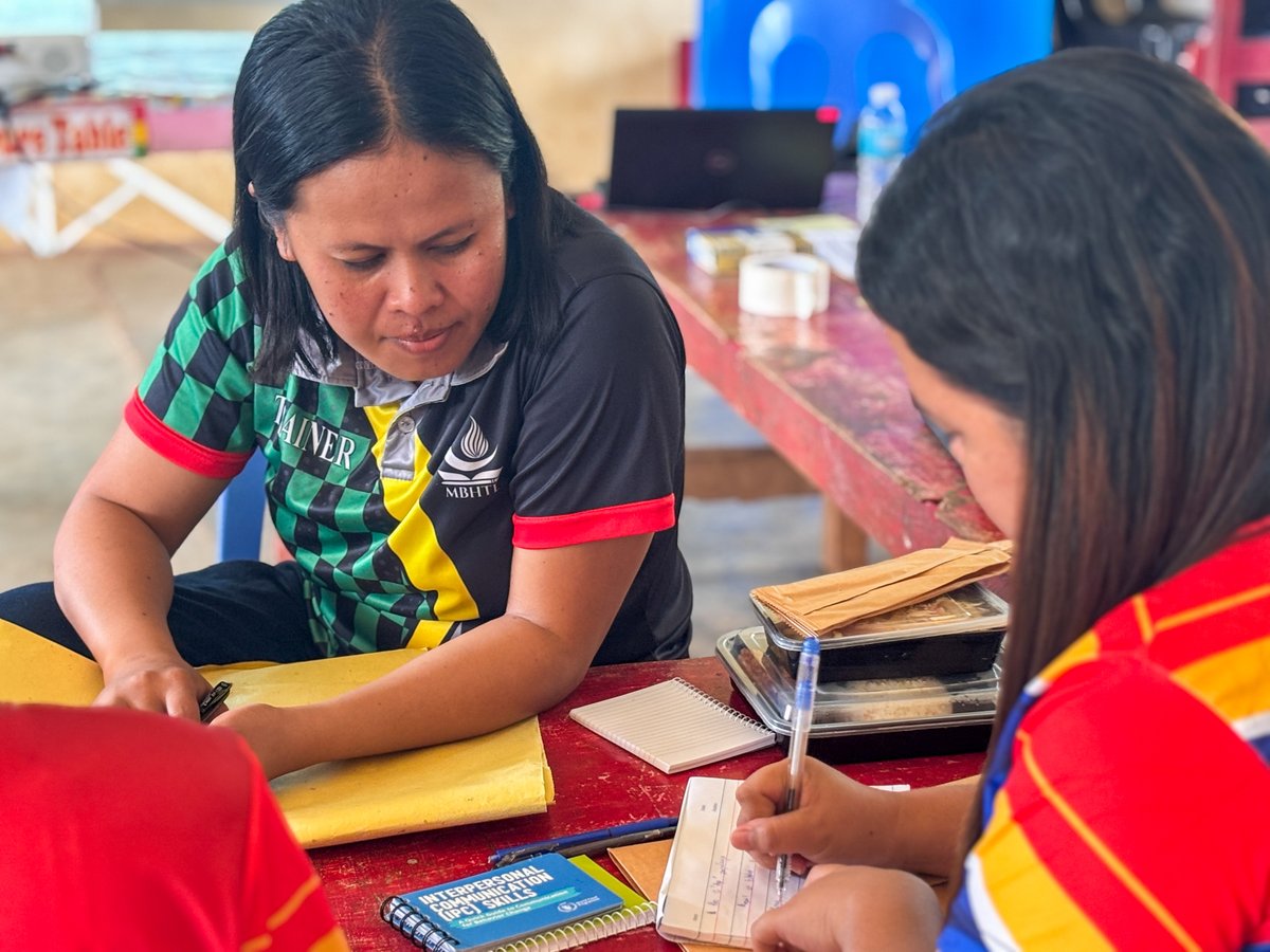WFP_Philippines's tweet image. 👩🏫Teachers from partner schools in #BARMM joined a Social & Behaviour Change training to boost communication skills & develop nutrition-sensitive interventions—promoting healthy habits beyond school meals w/ @BangsamoroGovt & the Ministry of Basic, Higher and Technical Education!