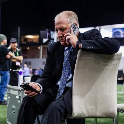 kleinsleftnut's tweet image. #NewProfilePic #TwoPhones