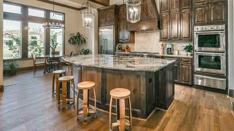 JimAZRealtor's tweet photo. You may think a dark hardwood look only works for more traditional kitchens. Sure, the material has been used for a long time, but it is also now being used for more contemporary designs. It is versatile, and
 https://t.co/kkdG8P9PZJ https://t.co/XlzgQsz5aB