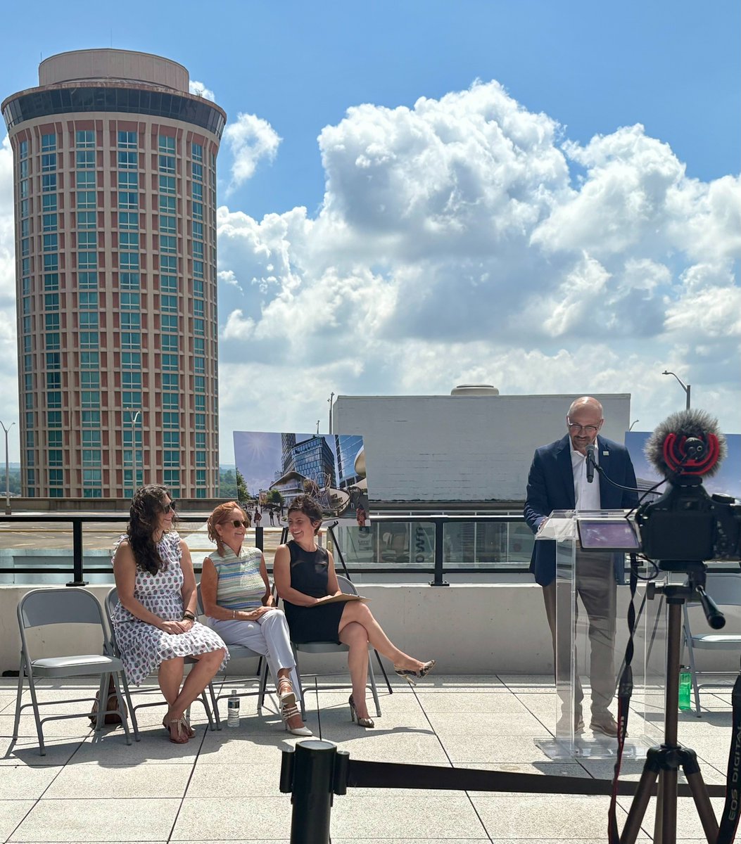 Donna M. C. Baringer tweet media