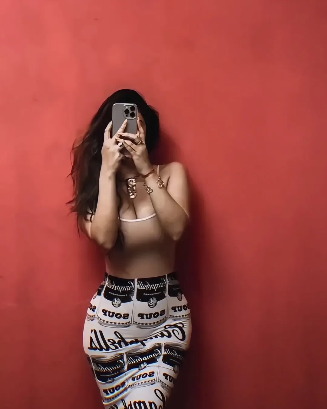 GvdM35YXgAACphK?format=jpg&name=large