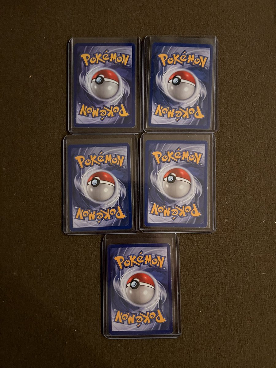 murrayscards's tweet image. Fossil lot $10

See photos for condition: Cards will range from near mint to moderately played in most listings especially vintage. #murraystacksale