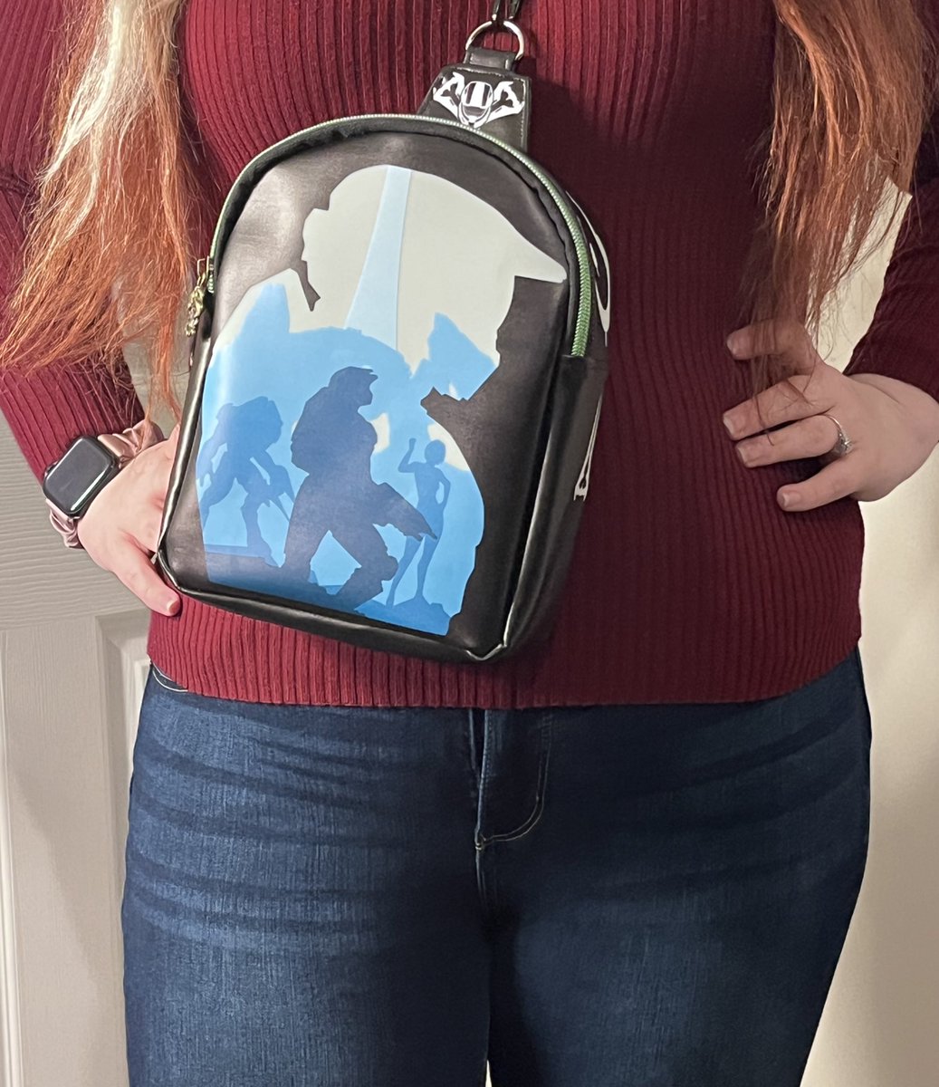SlayerNHeels's tweet image. Okay so I had to have the matching bag to go with my wallet! This bad boy has lights inside! So when it’s dark outside you’ll see me coming! Ugh I’m in love! 🥰
