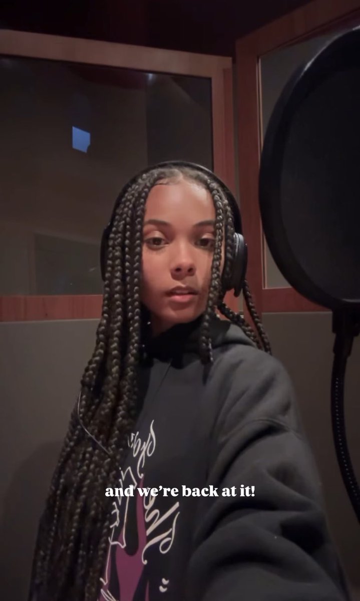 Desirée gravou cerca de 15 músicas nesses dois dias de estúdio. 🎙️🇧🇷
Ela também informou no canal de fãs do instagram que está um pouco doente. Melhoras, Queen! ❤️‍🩹