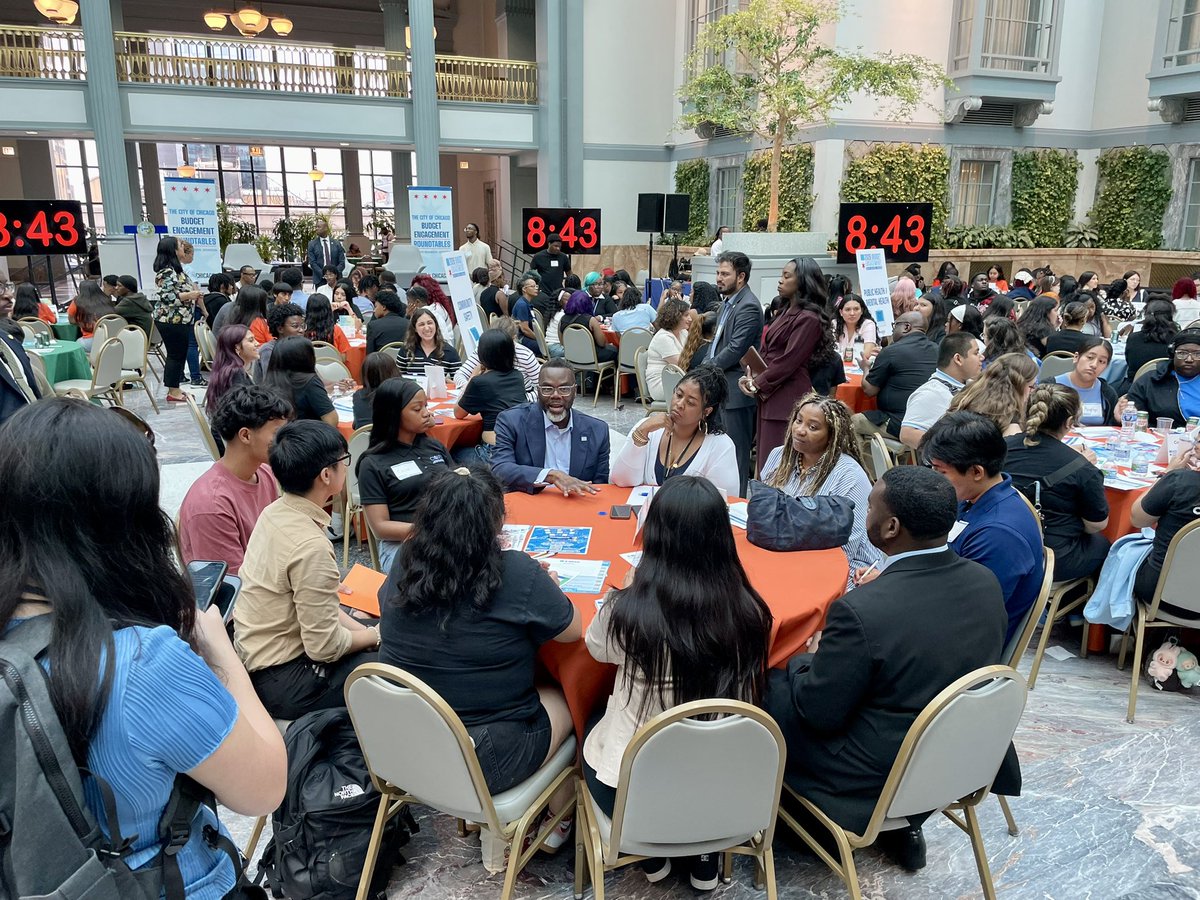 ChicagoCOPA's tweet image. Today, COPA Interim Chief Administrator LaKenya White joined @ChicagosMayor at the Youth Budget Engagement Roundtable. COPA’s Daisha Muhammad, Director of Mediation also led dialogue with young people so their voices are heard on how to prioritize resources for the 2026 budget.