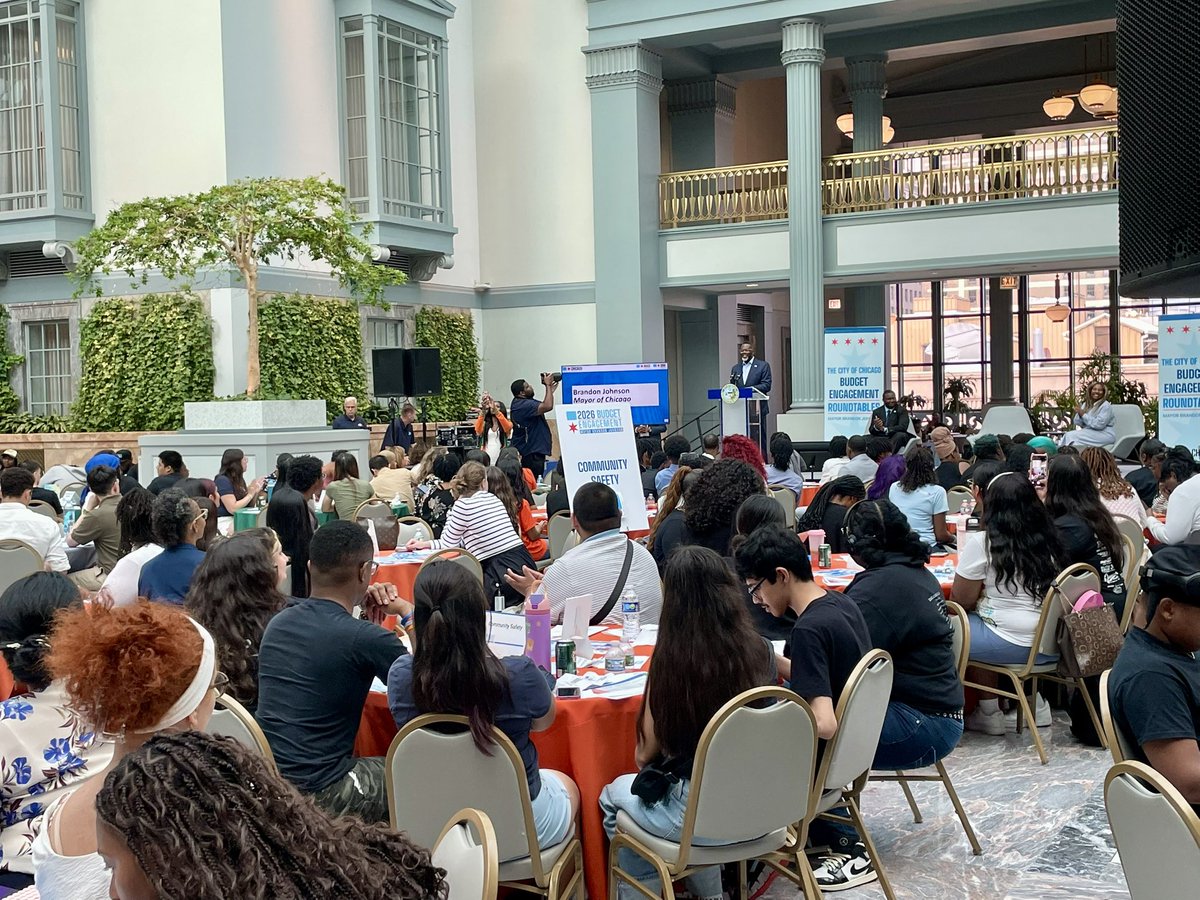 ChicagoCOPA's tweet image. Today, COPA Interim Chief Administrator LaKenya White joined @ChicagosMayor at the Youth Budget Engagement Roundtable. COPA’s Daisha Muhammad, Director of Mediation also led dialogue with young people so their voices are heard on how to prioritize resources for the 2026 budget.