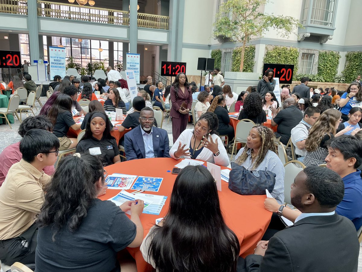 ChicagoCOPA's tweet image. Today, COPA Interim Chief Administrator LaKenya White joined @ChicagosMayor at the Youth Budget Engagement Roundtable. COPA’s Daisha Muhammad, Director of Mediation also led dialogue with young people so their voices are heard on how to prioritize resources for the 2026 budget.