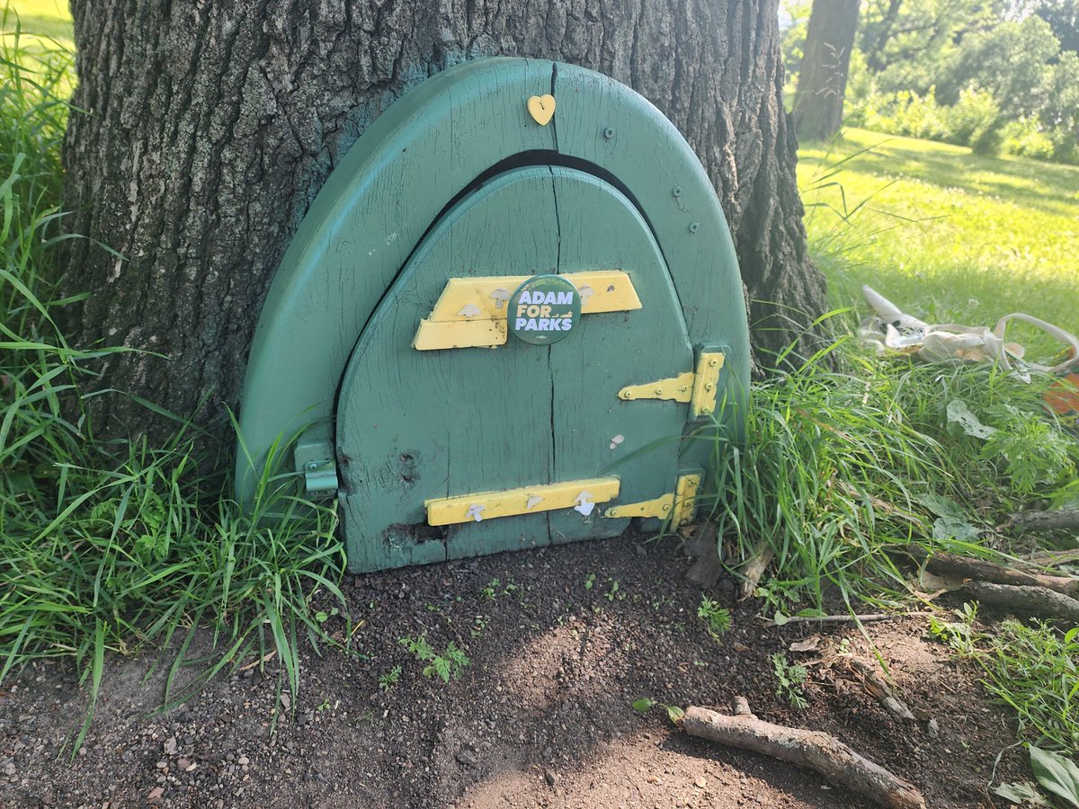Adam4MplsParks's tweet image. Had a great time knocking in North East Minneapolis tonight!
(BTW the Elf Door at Deming Heights Park says vote Adam for Parks!)