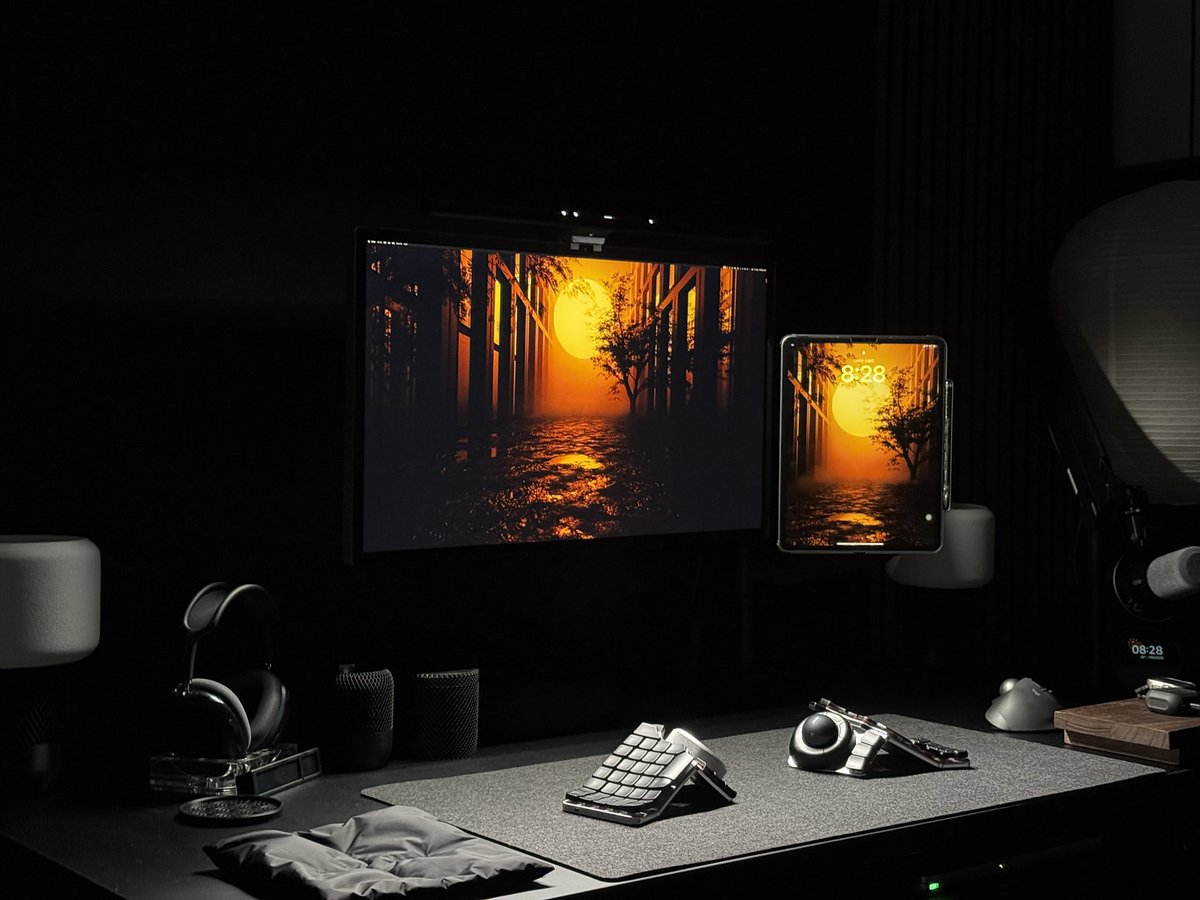 desksetupのタグで100いいねは皆いってるのにワイだけいけへんから、何かが悪いんやと思う。

きっと多分絶対知らんけど、光量やでな。
#desksetup