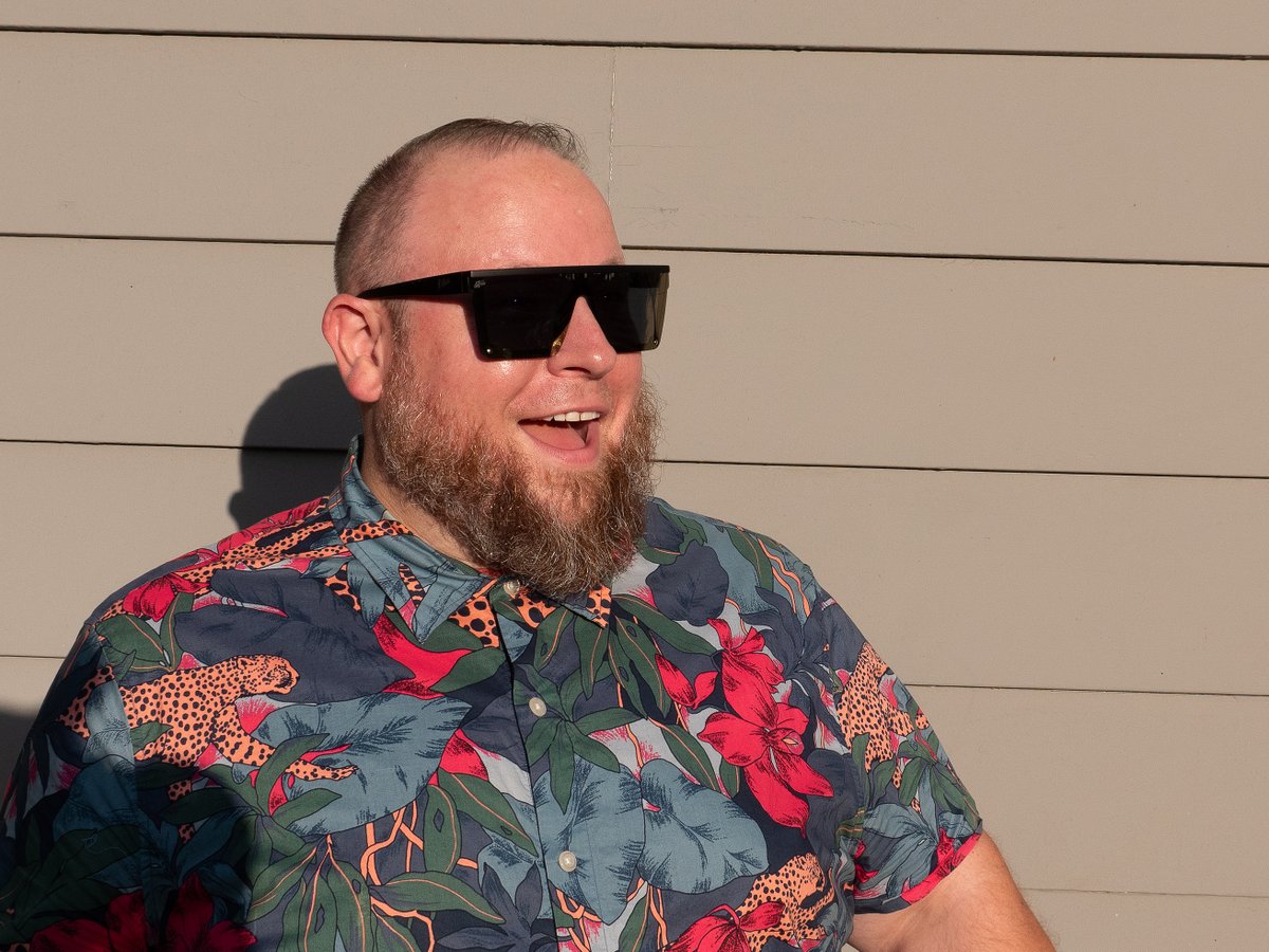 When you've got a big head, it's not easy to find sunglasses that fit. 

Detour Sunglasses solves that problem with its XL Collection of fun, unique, and stylish frames. Read the review (and see them on a big ol' head) here: chubstr.com/resources/deto…