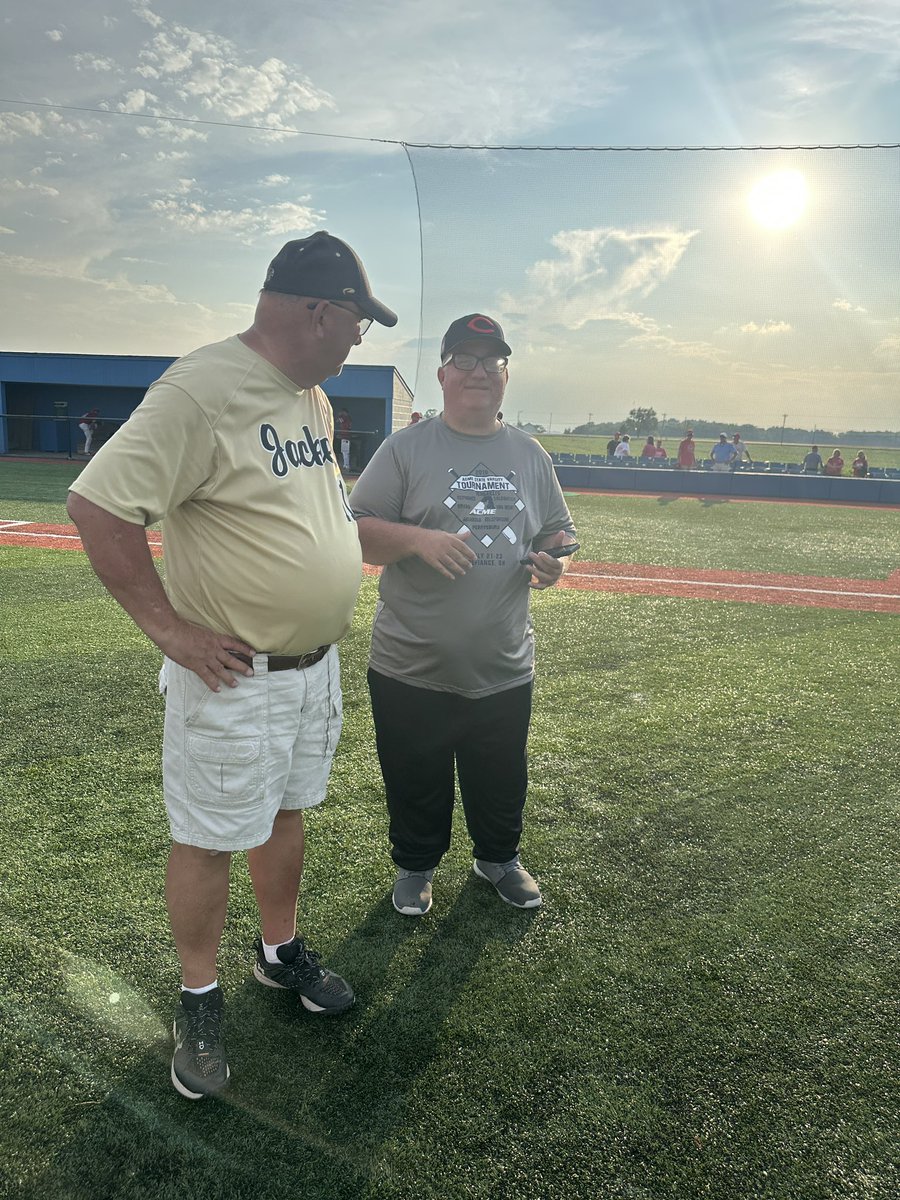 8 baseball minds, one championship game, zero summer coaching allowed.
Pictured: a varsity coach not coaching, a stats guy who knows everything, and a crew that’s seen a lot of ACME innings.
📸: cred  <a href="/MichaelHirnPBP/">Michael Hirn</a> always in the right spot at the right time. #TheyPickedMe