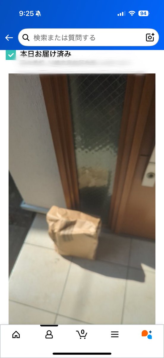 hiko_gsf's tweet photo. Amazonで配達完了通知来た。しかし今の我が家の玄関はこれ。(汚いw)過去の画像使い回して完了通知出すってもう悪質通り越して犯罪やろ。当然物は届いてない。カスタマーに連絡してキャンセルになったけど、酷すぎやろマジで。ドライバーは横流しでもしてんのか？
#amazon #配送トラブル https://t.co/sgnLLeY81y