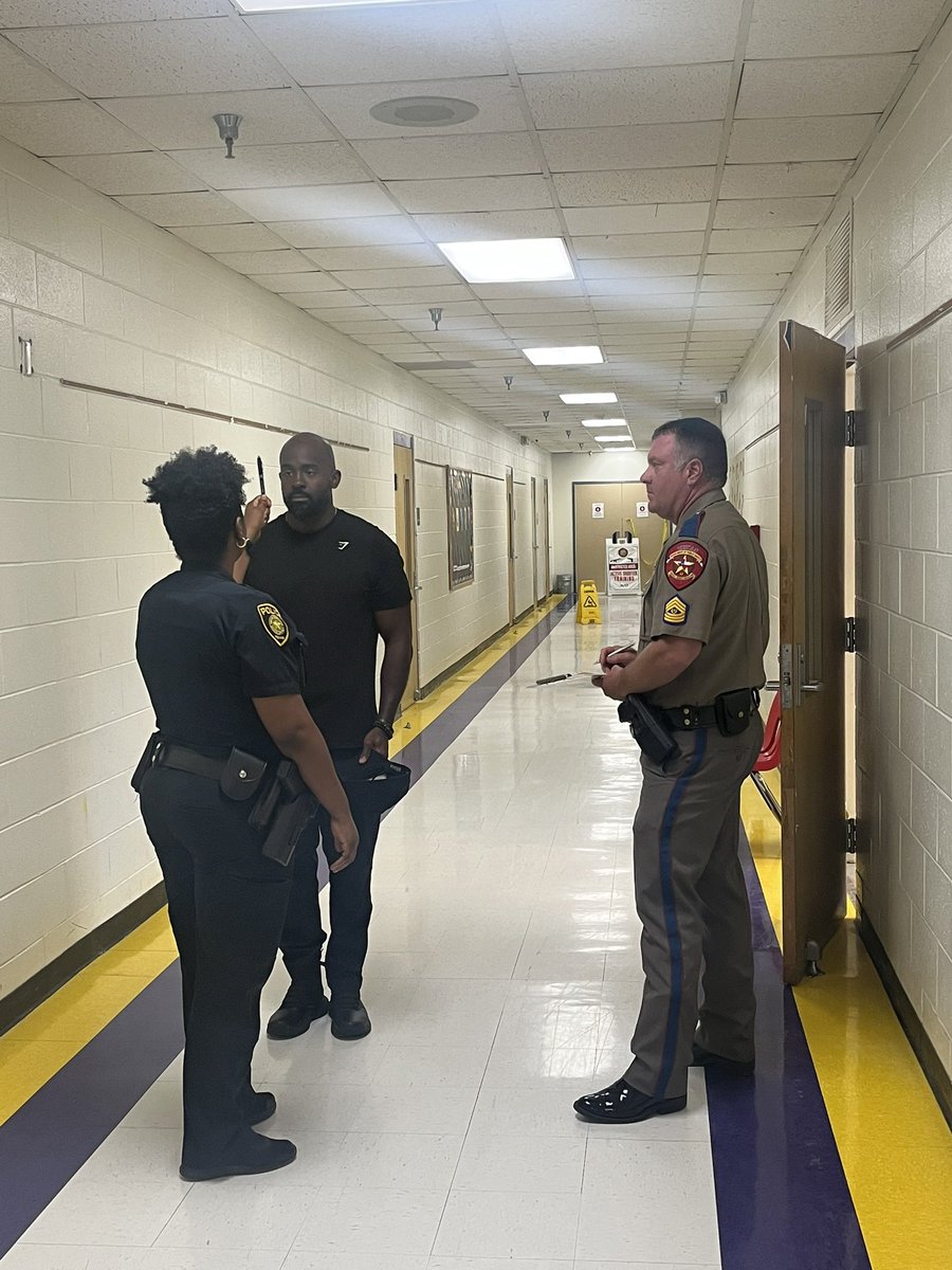 sgresham1444's tweet photo. Great to be able to teach Dallas ISD Police this week. It’s nice to see an ISD agency doing actual police work and not just be security guards. https://t.co/OpwzTMhVSF